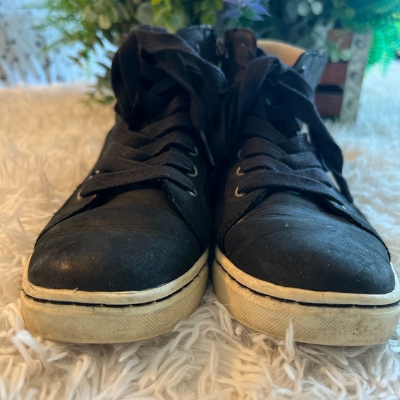 UGG boots size 7.5 in GUC - Picture 4 of 16